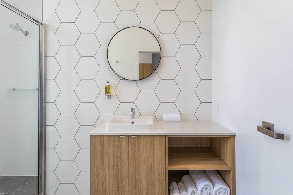 suite 2 bathroom